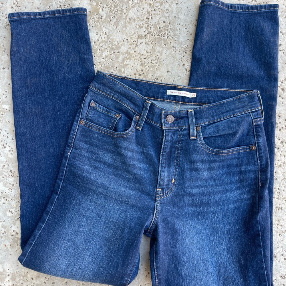 Levis 724 High Rise Straight Jeans. size W29 L32